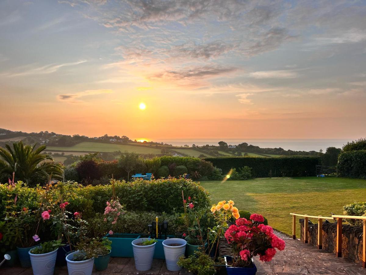 Halekulani Devon Homestay Торки Экстерьер фото