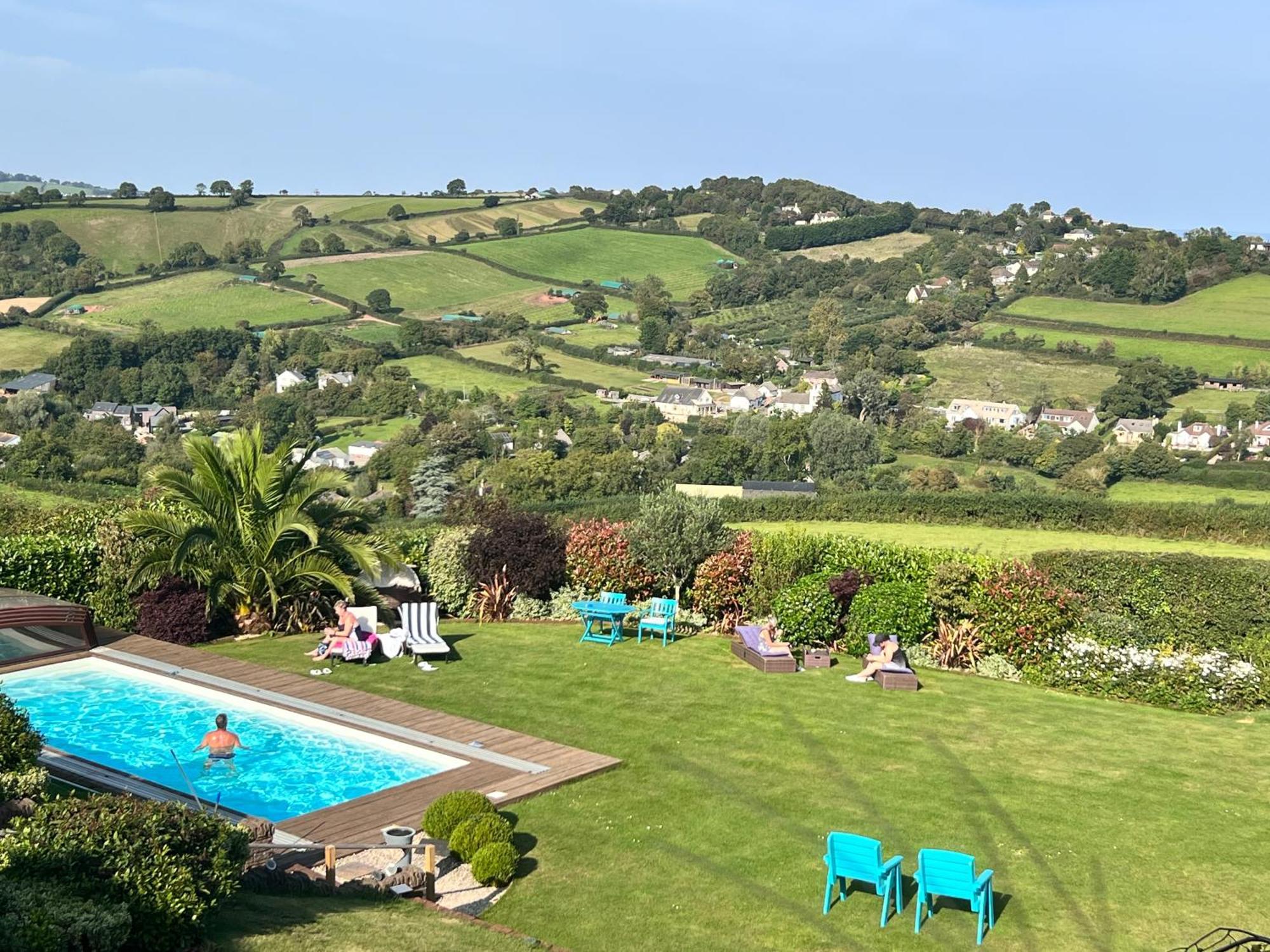 Halekulani Devon Homestay Торки Экстерьер фото