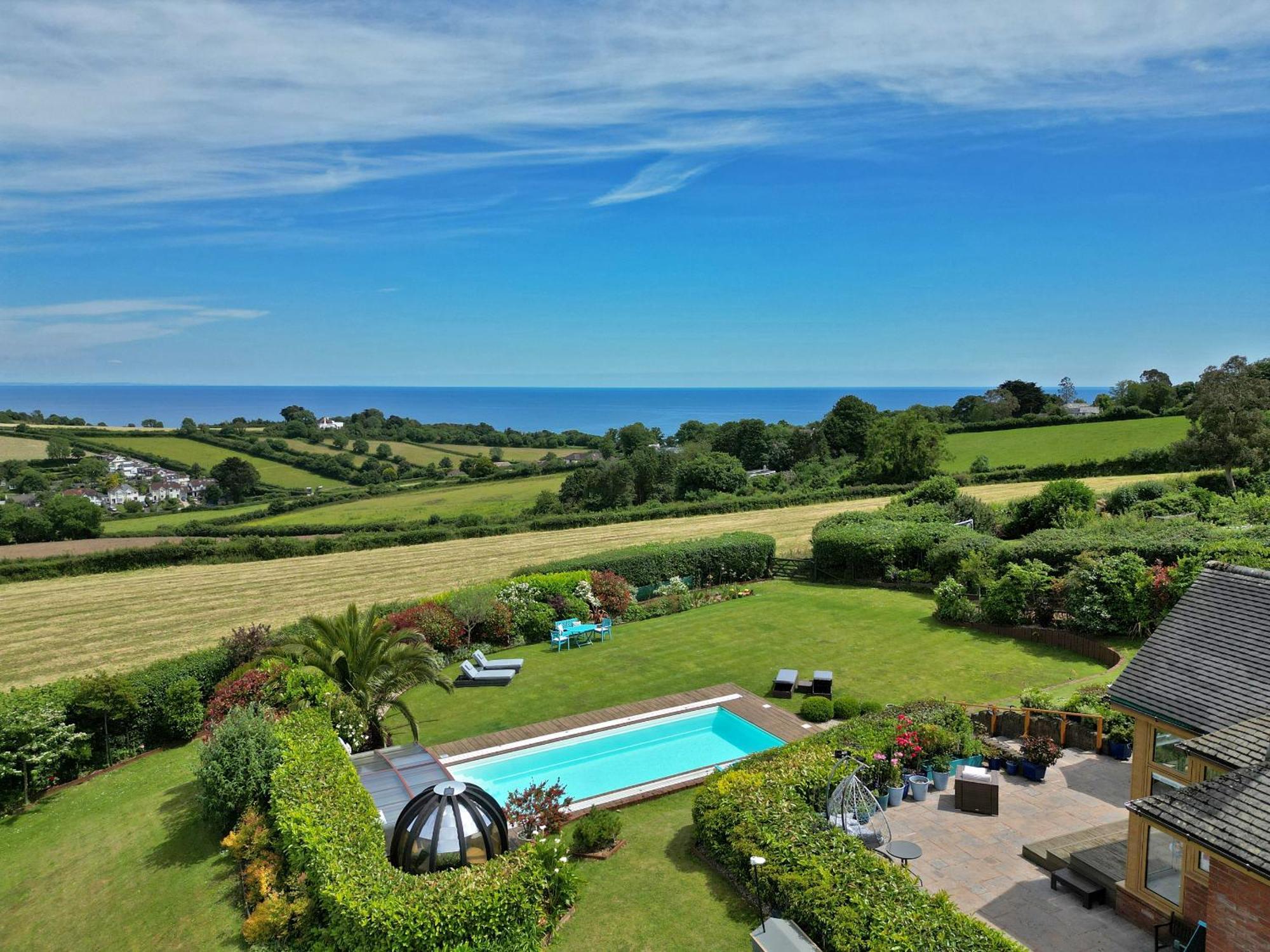 Halekulani Devon Homestay Торки Экстерьер фото